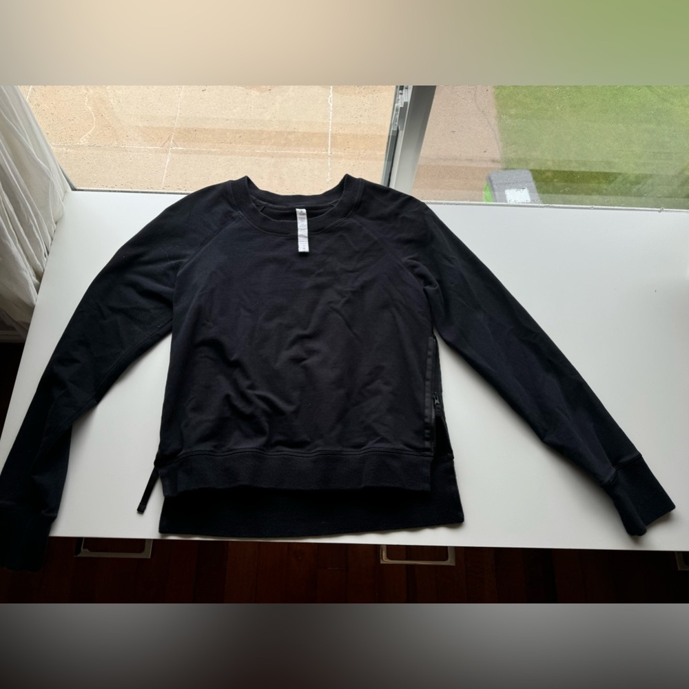 Lululemon crew neck size 6 with zippers on side. Great condition